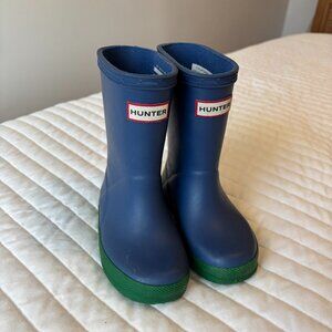 HUNTER Kids First Classic Rain Boots Blue with Hunter Green Soles Size 7B/ 8G